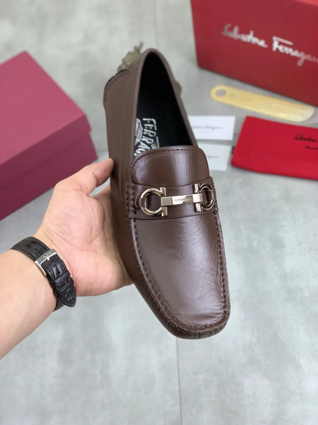 Men's shoes 💰P542 New model, high quality [Ferragamo/Ferragamo] Latest lazy slip-on shoes Original imported calfskin, imported cowhide lining + original luxury metal buckle + original combination outsole Comparison without pressure Code number: 38-45